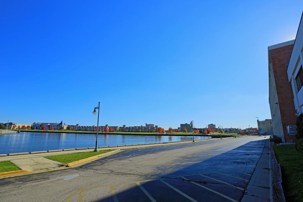 Wyndham Garden Kenosha Harborside Exterior foto